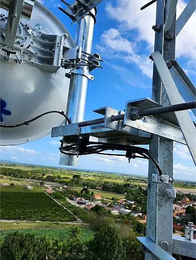 Antena de MW instalada — NOOP Engenharia