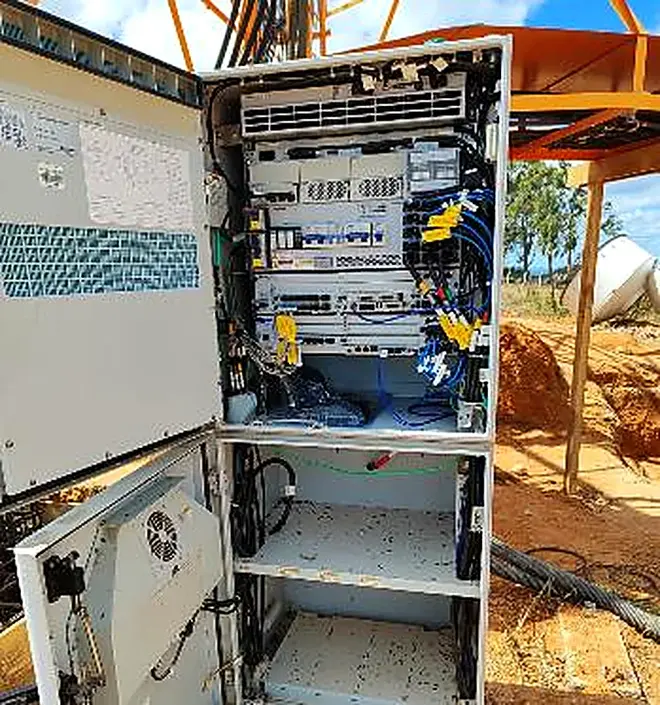 Gabinete APM30 instalado — NOOP Engenharia